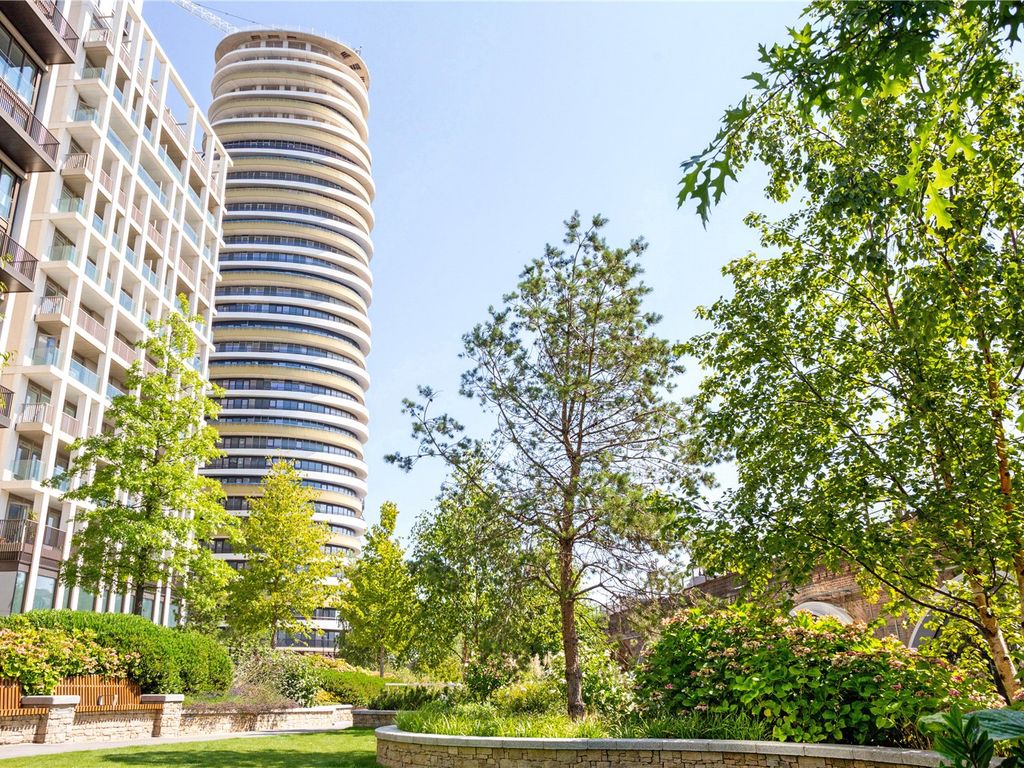 Cassini Tower, White City Living, London W12