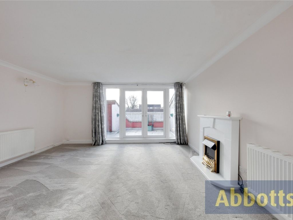 2 bed for sale in Mill Green, Basildon, Essex SS13, £200,000