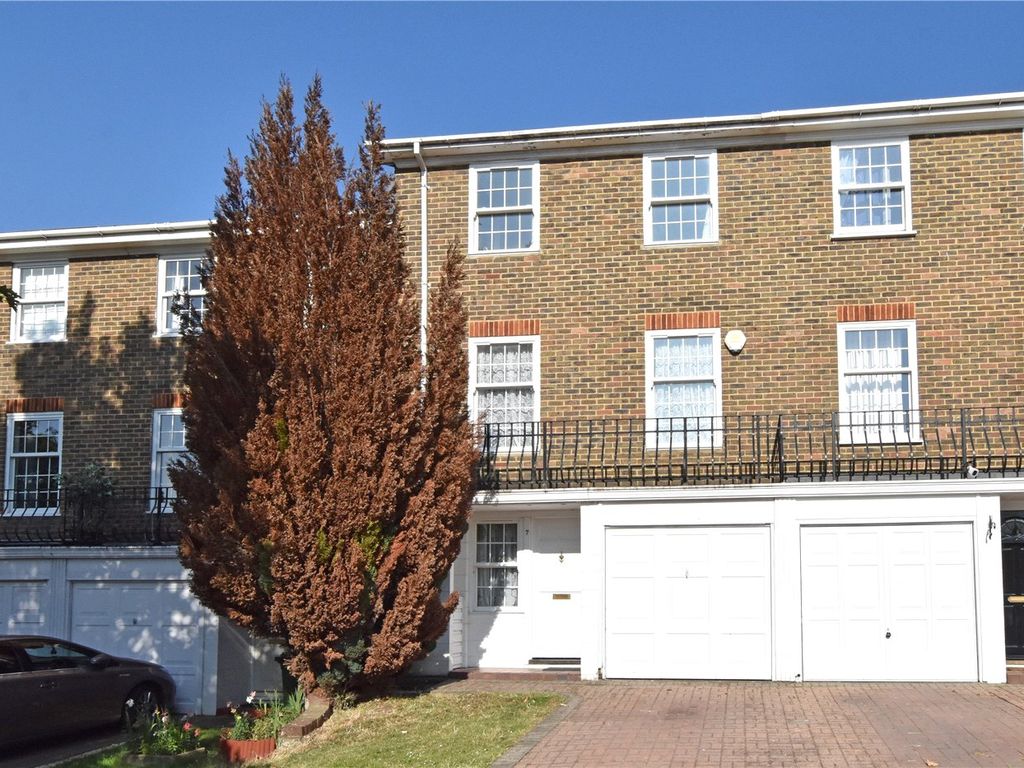 3 bed terraced house for sale in Kenilworth Gardens, Shooters Hill