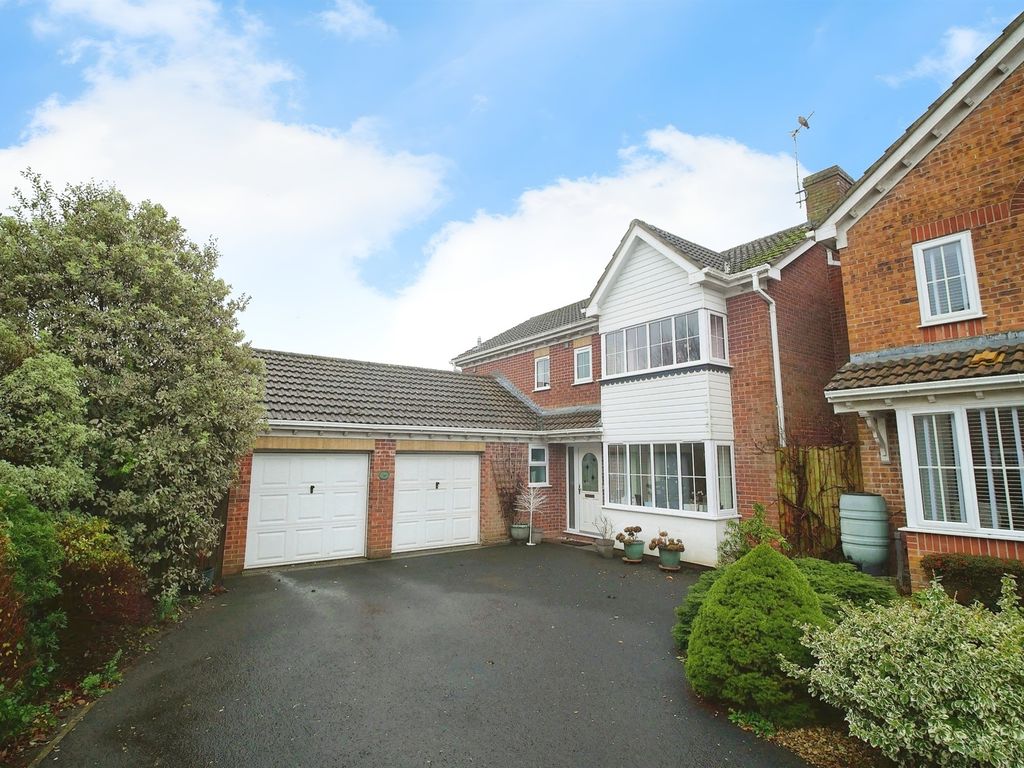 4 bed detached house for sale in Sorrel Way, Gillingham SP8, £450,000