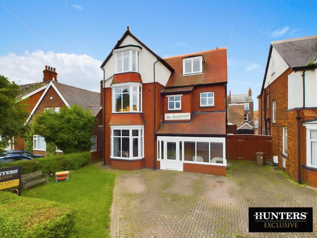 8 bed detached house for sale in Sands Lane, Bridlington YO15, £350,000