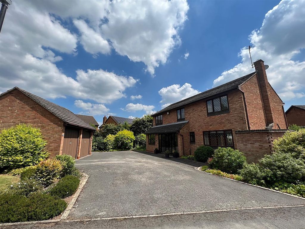 5 bed detached house for sale in Mountbatten Avenue, Kenilworth CV8, £