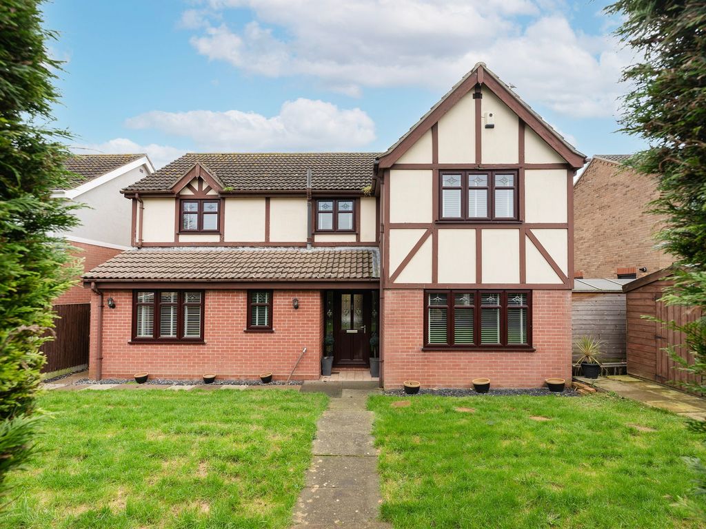 4 bed detached house for sale in Hanly Court, CaisterOnSea NR30, £