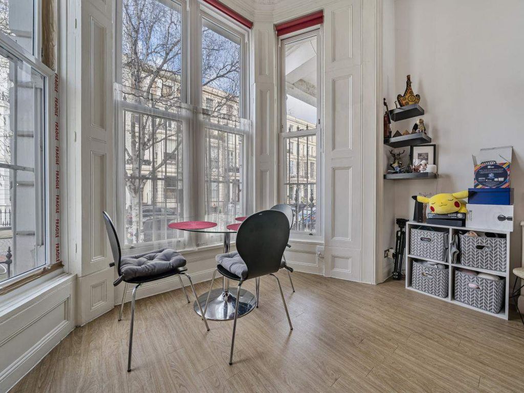 London, England, United Kingdom SW5