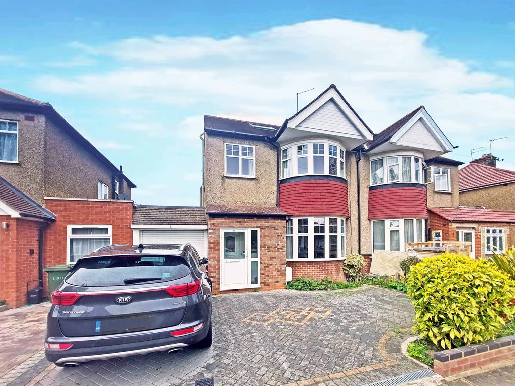 4 bed semidetached house for sale in Norwood Drive, North Harrow