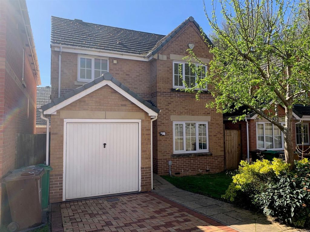 3 bed detached house for sale in Golf Close, Bulwell, Nottingham NG6