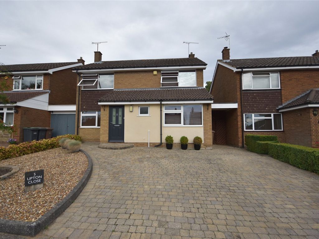5 bed detached house for sale in Upton Close, Luton, Bedfordshire LU2