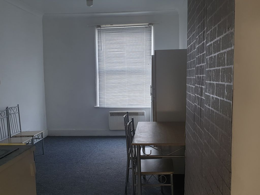 1 bed flat to rent in Romford Road, Manor Park E12, £1,150 pcm Zoopla