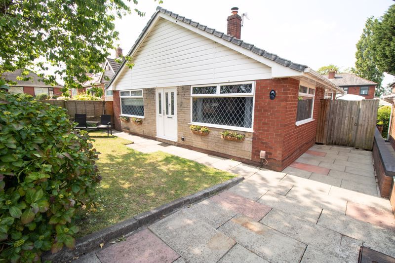 4 bed detached bungalow for sale in Crescent, Kearsley, Bolton