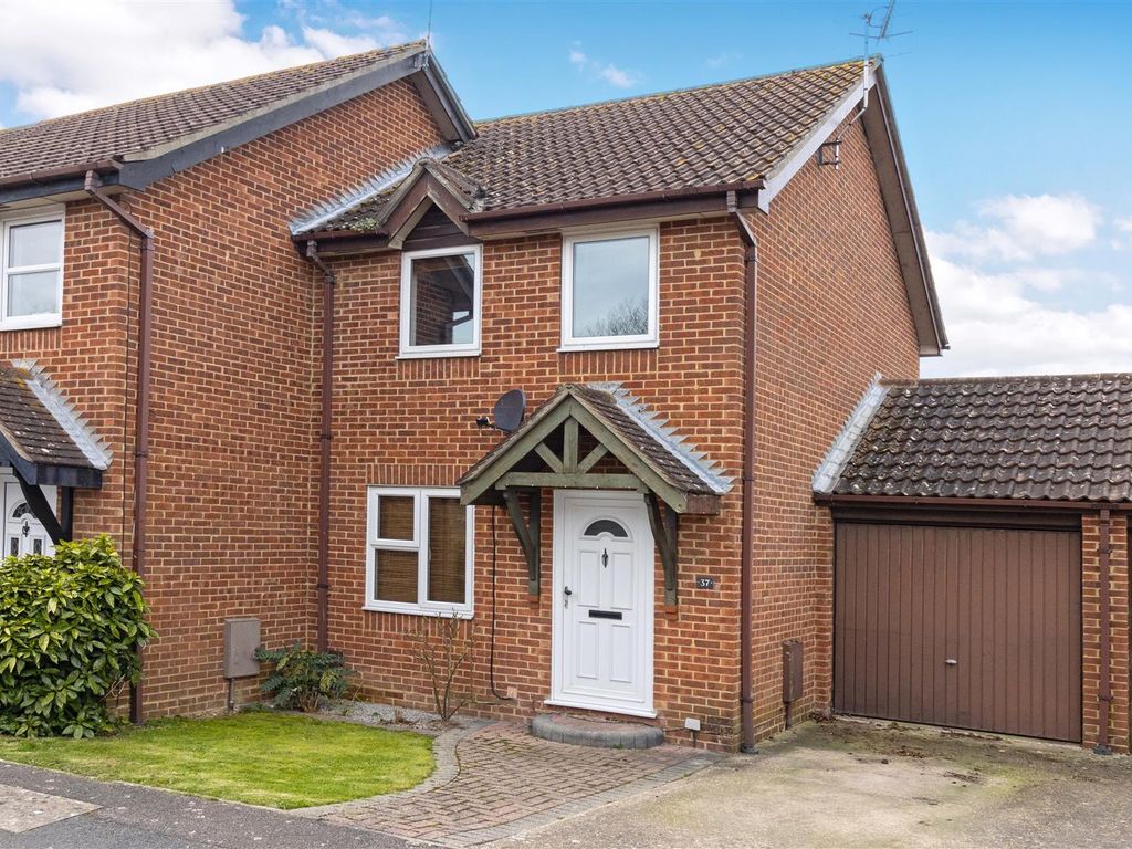 2 bed end terrace house for sale in Bridgnorth Close, Worthing BN13