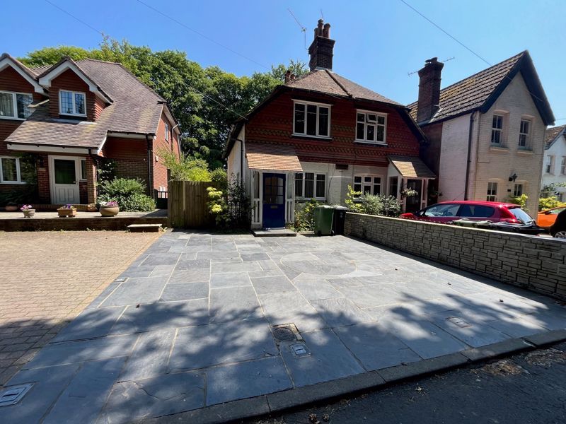 2 bed semidetached house to rent in The Avenue, Grayshott, Hindhead