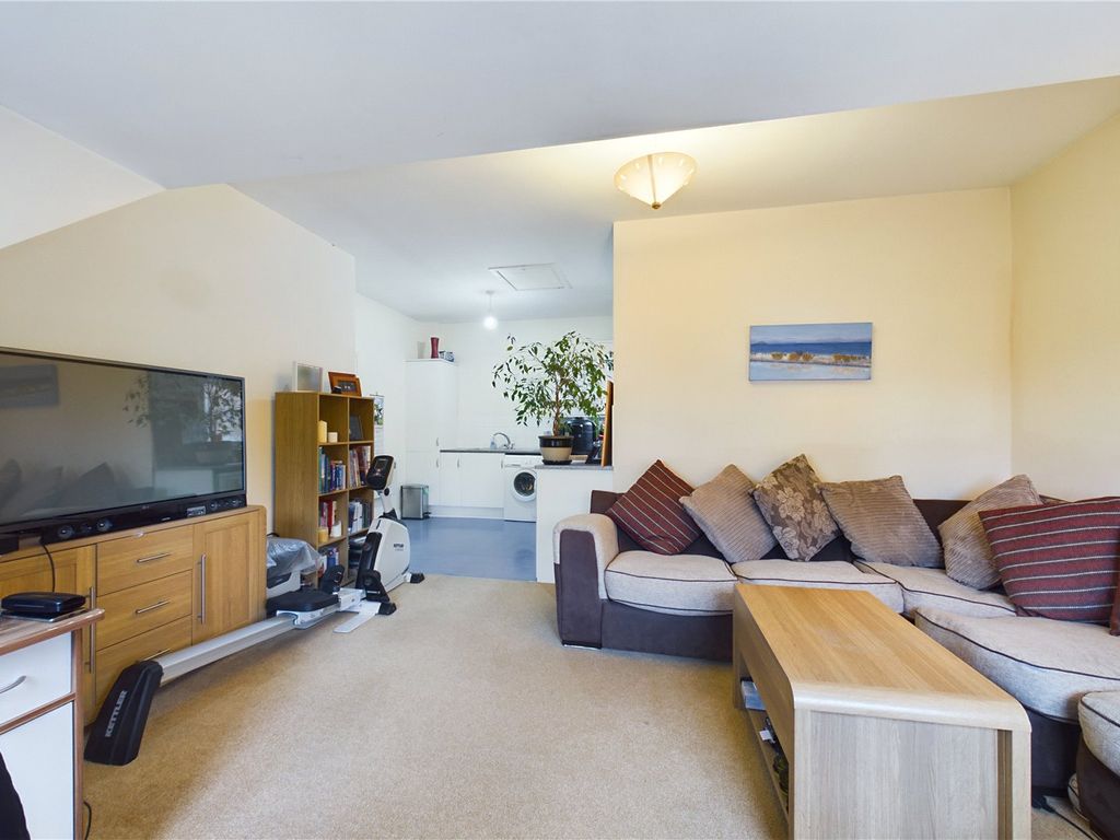 1 bed flat to rent in High Street, Theale, Reading RG7, £900 pcm Zoopla