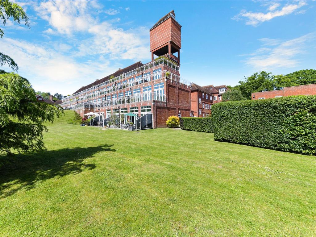 1 bed flat for sale in Elizabeth Drive, Banstead SM7, £250,000 Zoopla