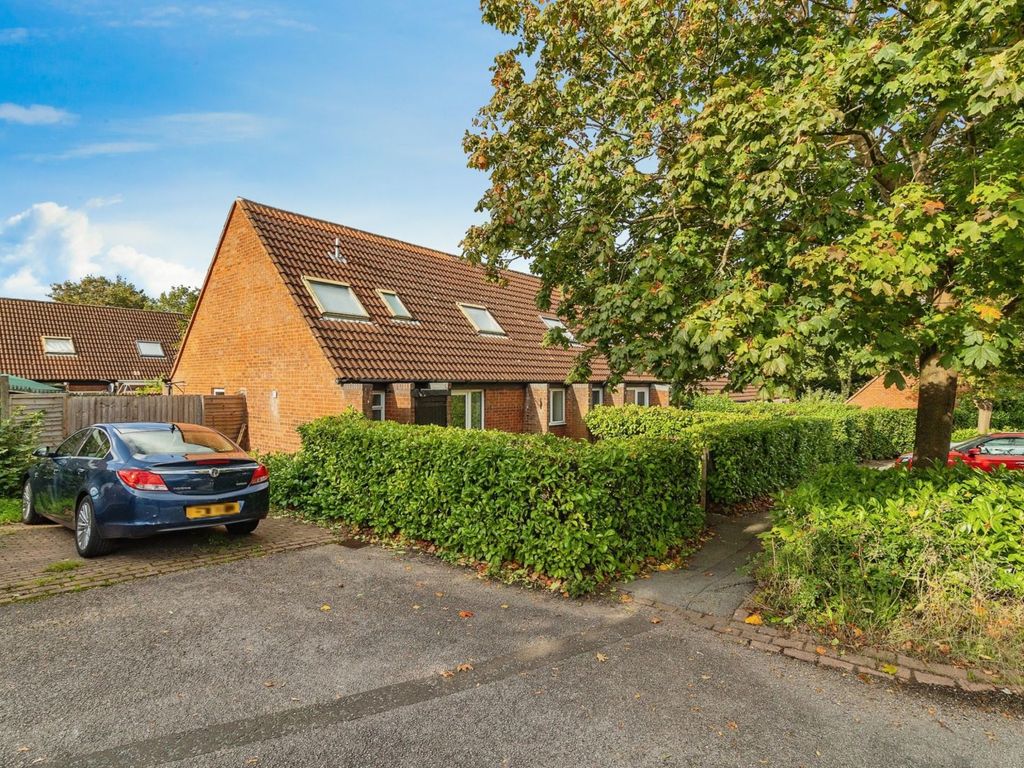 3 bed end terrace house for sale in Langcliffe Drive, Heelands, Milton