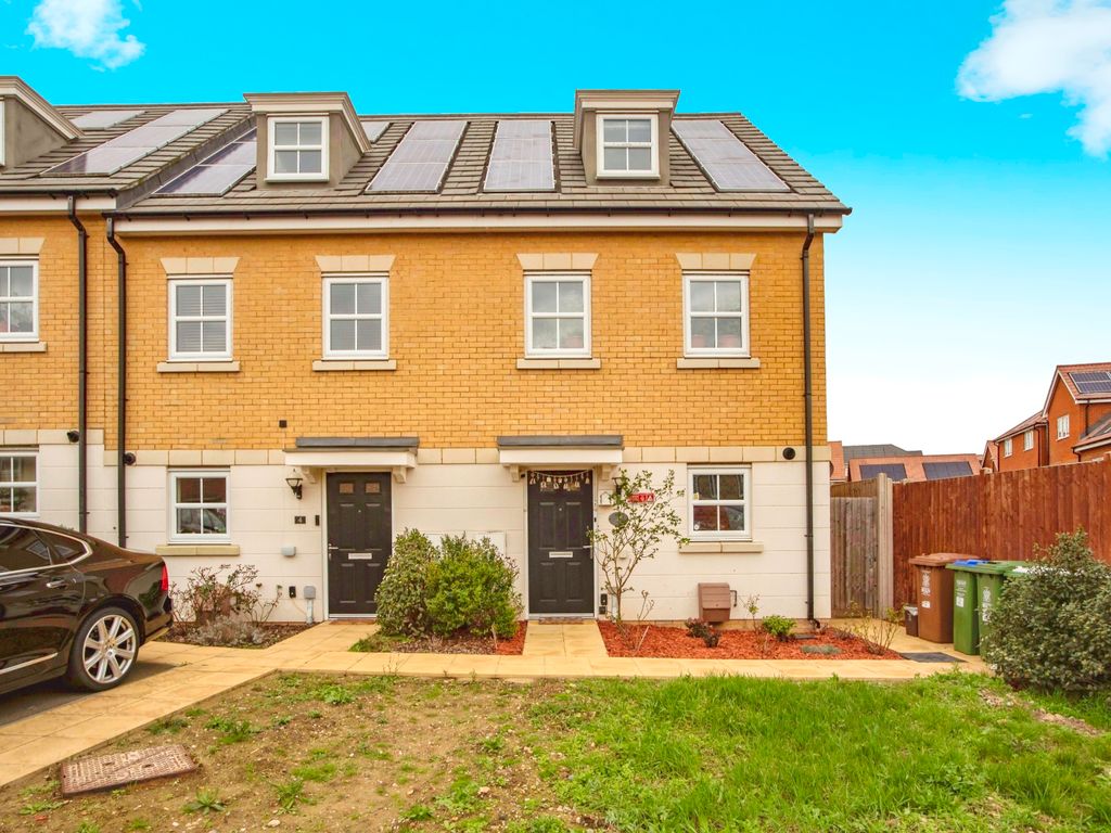 3 bed end terrace house for sale in Newham Way, Erith DA8, £475,000