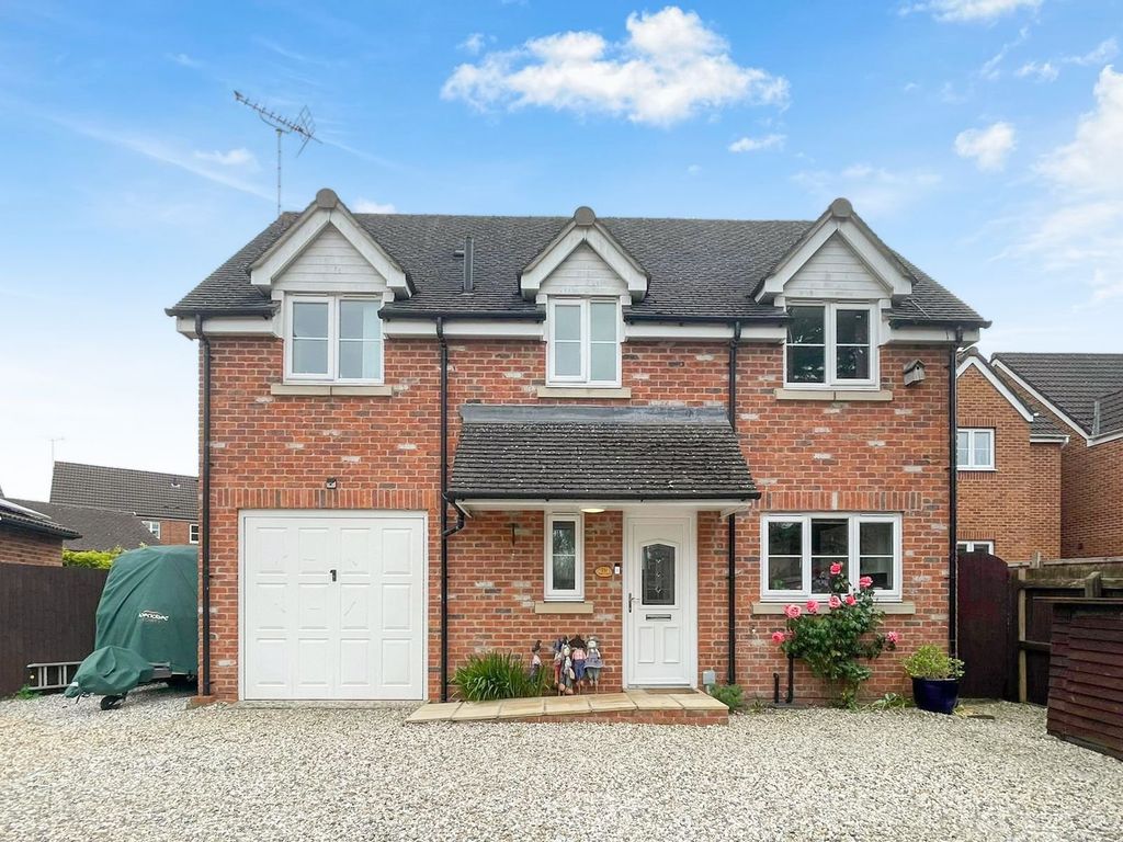 4 bed detached house for sale in Bristol Road, Quedgeley, Gloucester