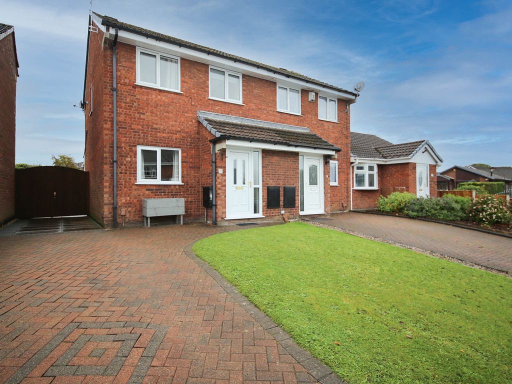 3 bed semidetached house to rent in Bleaklow Close, Wigan, Lancashire