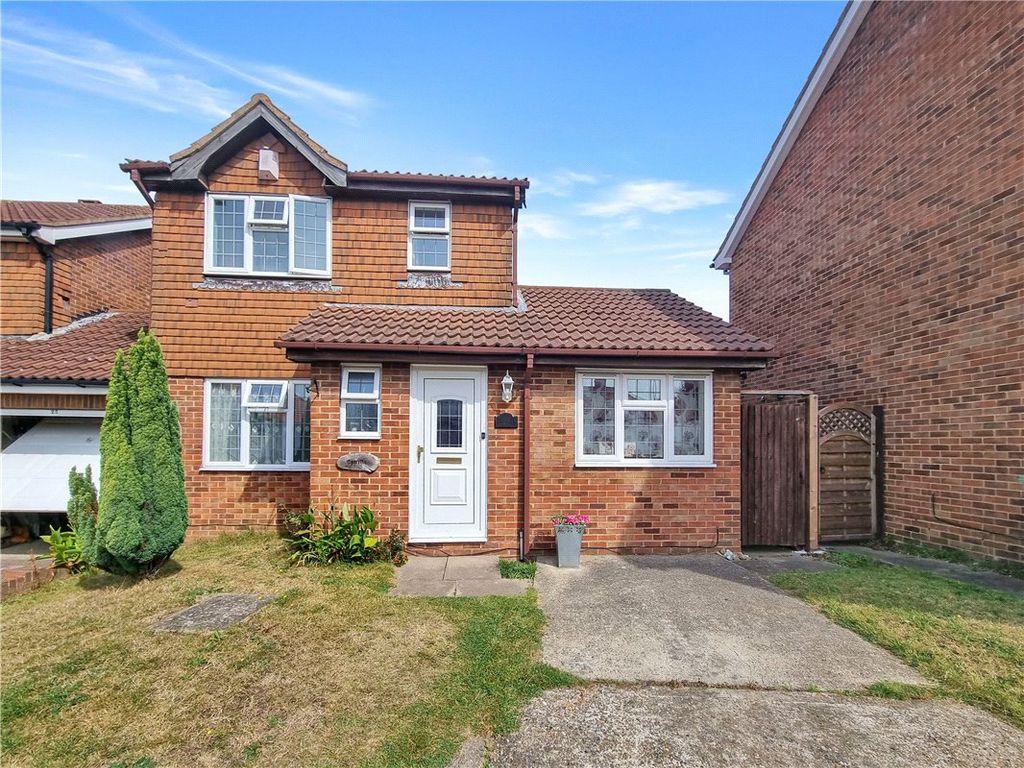 4 bed link detached house for sale in Chelsfield Road, Orpington, Kent