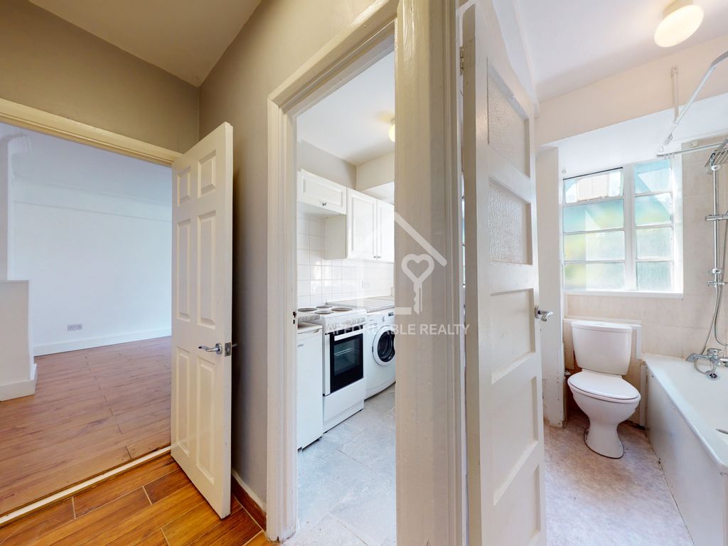 Studio to rent in Nightingale Lane, Clapham SW4, £1,110 pcm Zoopla