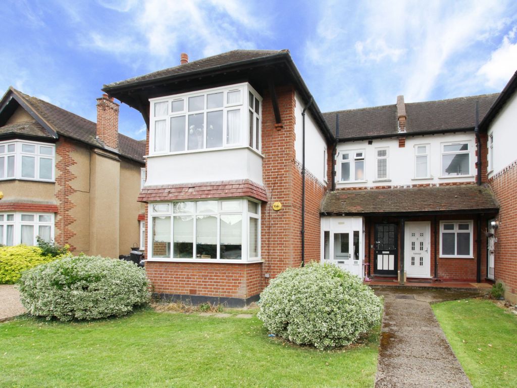 2 bed flat for sale in West End Court, West End Avenue, Pinner HA5, £