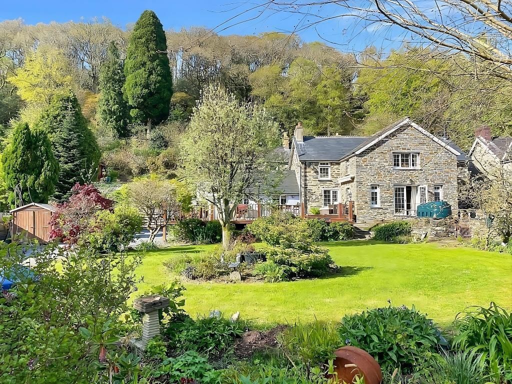 3 bed detached house for sale in Drefelin, Drefach Felindre