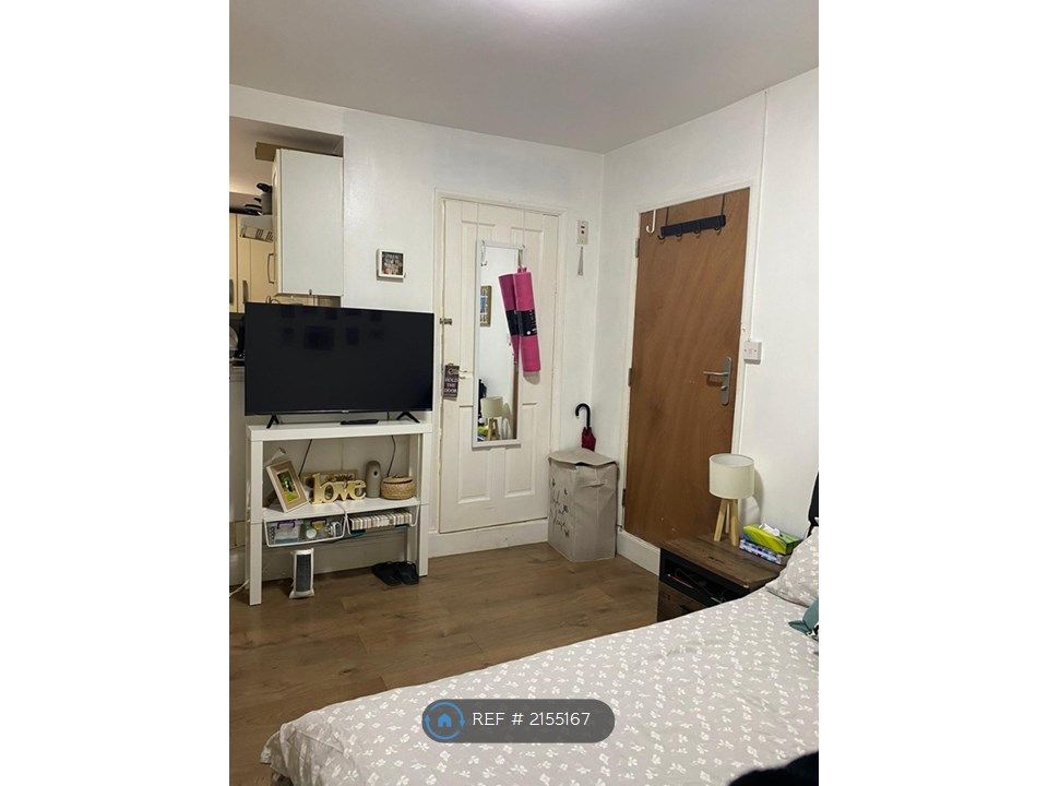 Studio to rent in Walthamstow, Lomdon E17, £950 pcm Zoopla