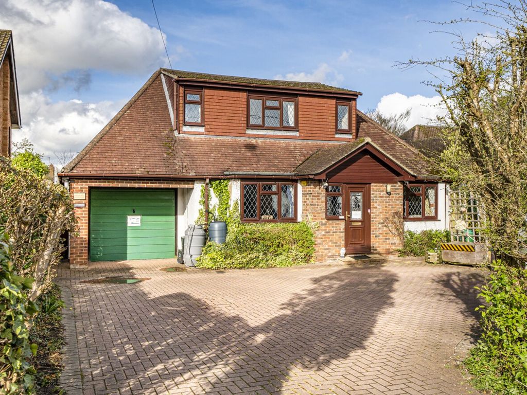 4 bed detached house for sale in Danywern Drive, Winnersh RG41, £