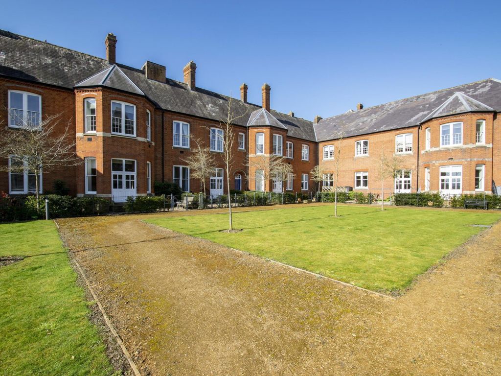 2 bed flat for sale in Ipsden Court, Cholsey, Wallingford, Oxfordshire