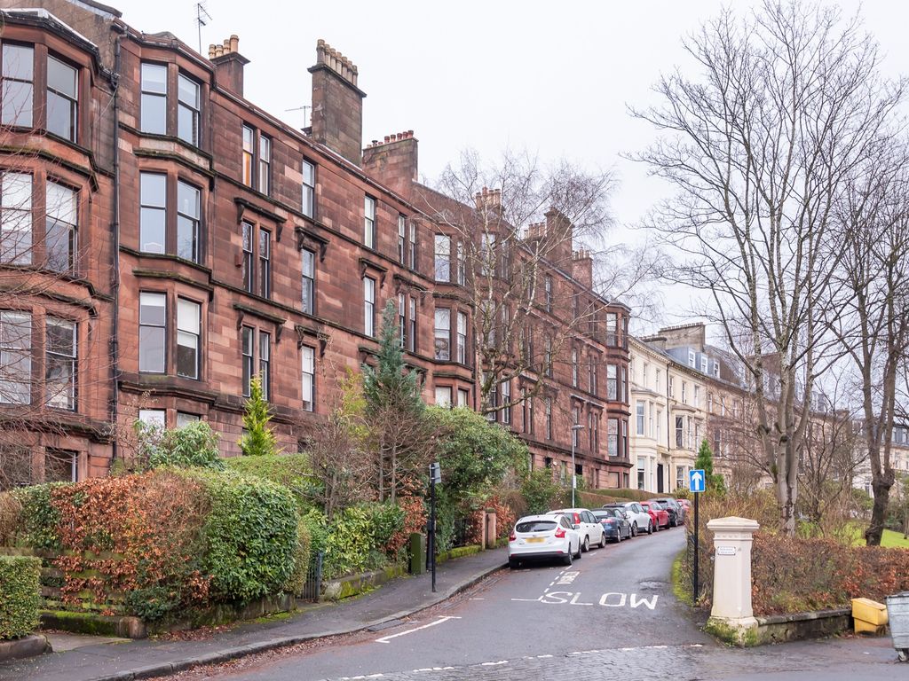 2 bed flat to rent in Botanic Crescent, Botanics, Glasgow G20, £1,300