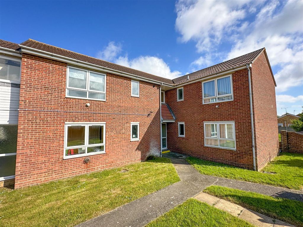 1 bed flat for sale in Ilford Court, Epping Close, Great Clacton CO15