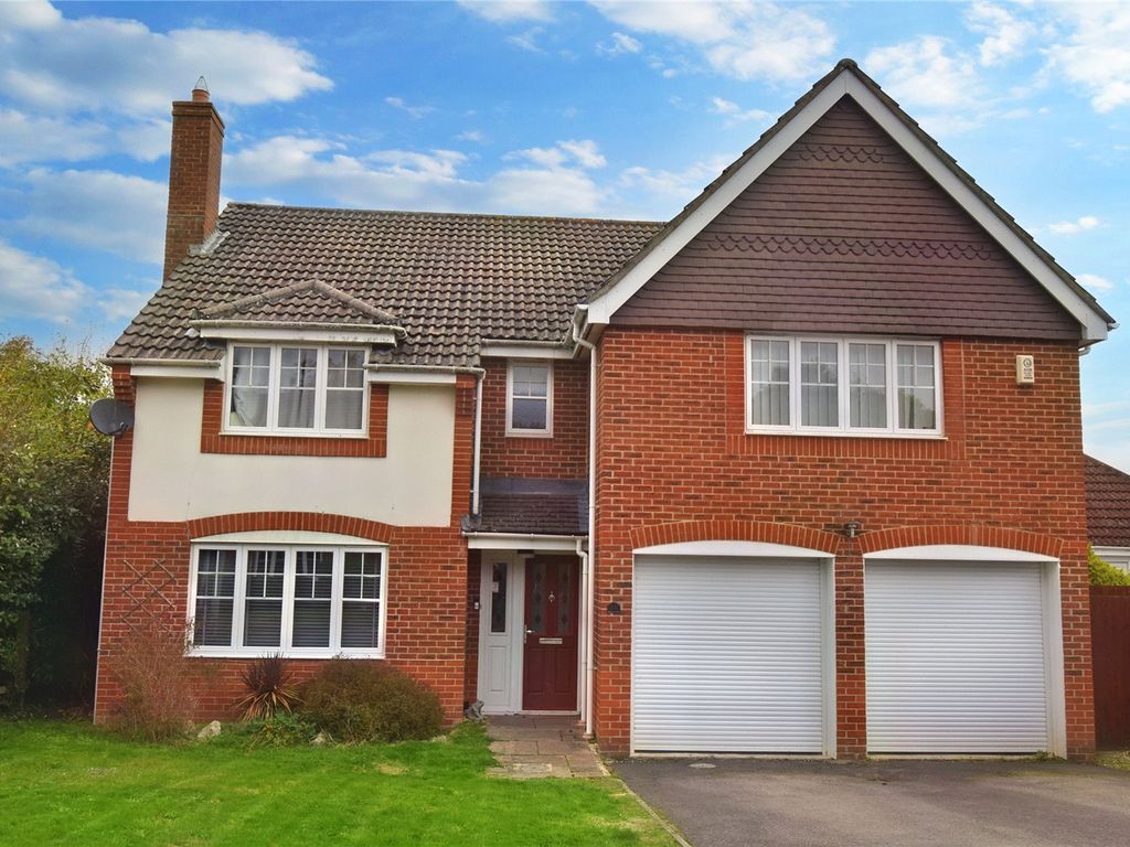 5 bed detached house for sale in Greenham, Thatcham, West Berkshire