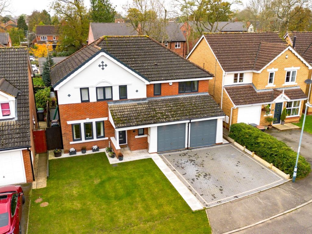 5 bed detached house for sale in Snowdrop Close, Bedworth, Warwickshire