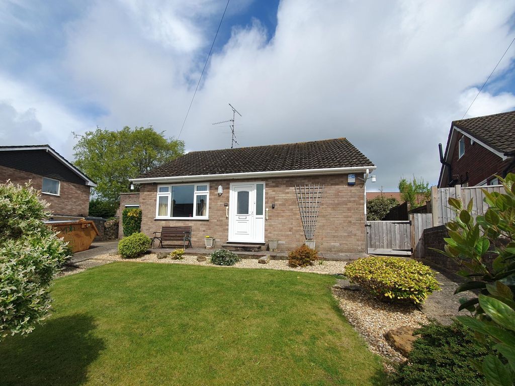 3 bed detached bungalow for sale in Willow Road, Yeovil BA21 Zoopla