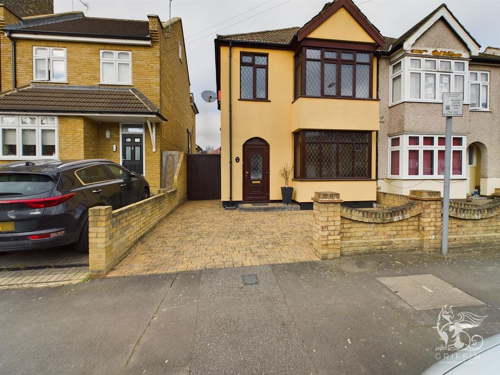 3 bed semidetached house for sale in Clydesdale Road, Hornchurch RM11 Zoopla