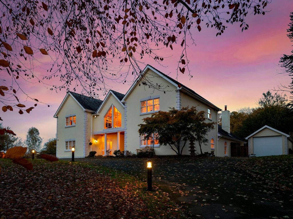 4 bed detached house for sale in Llanfabon Road, Llanfabon, Nelson