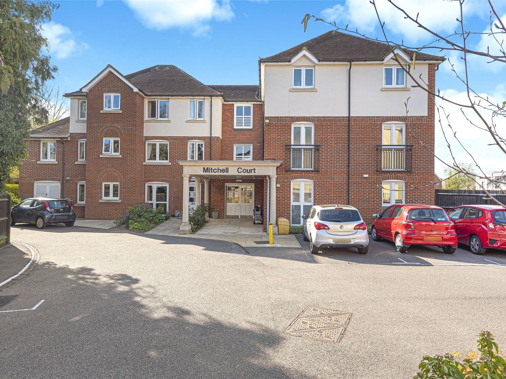 1 bed flat to rent in Massetts Road, Horley, Surrey RH6, £1,000 pcm