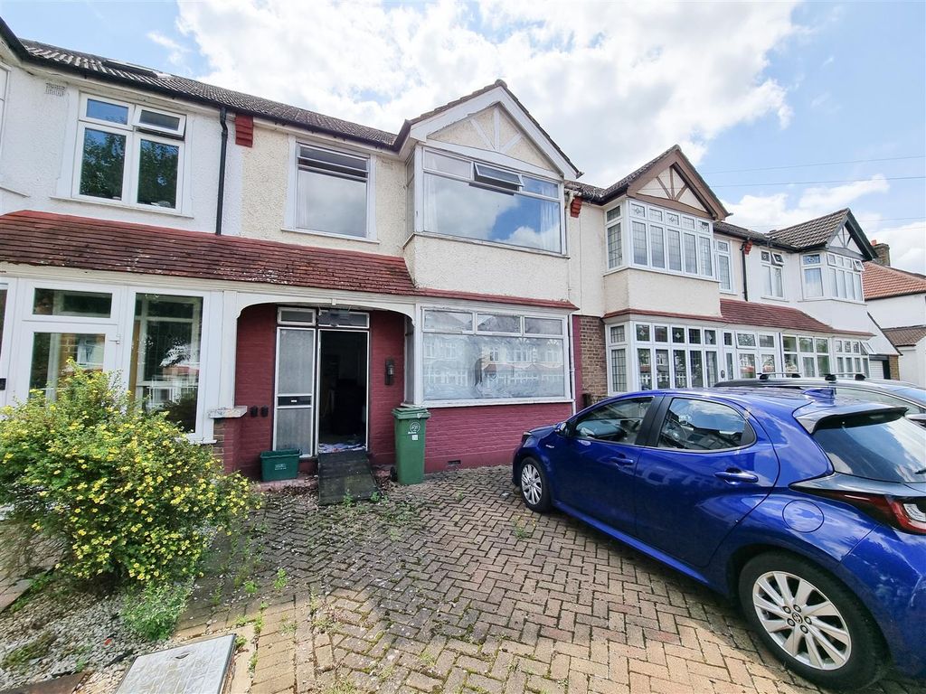 3 bed terraced house for sale in The Chase, Wallington SM6, £400,000