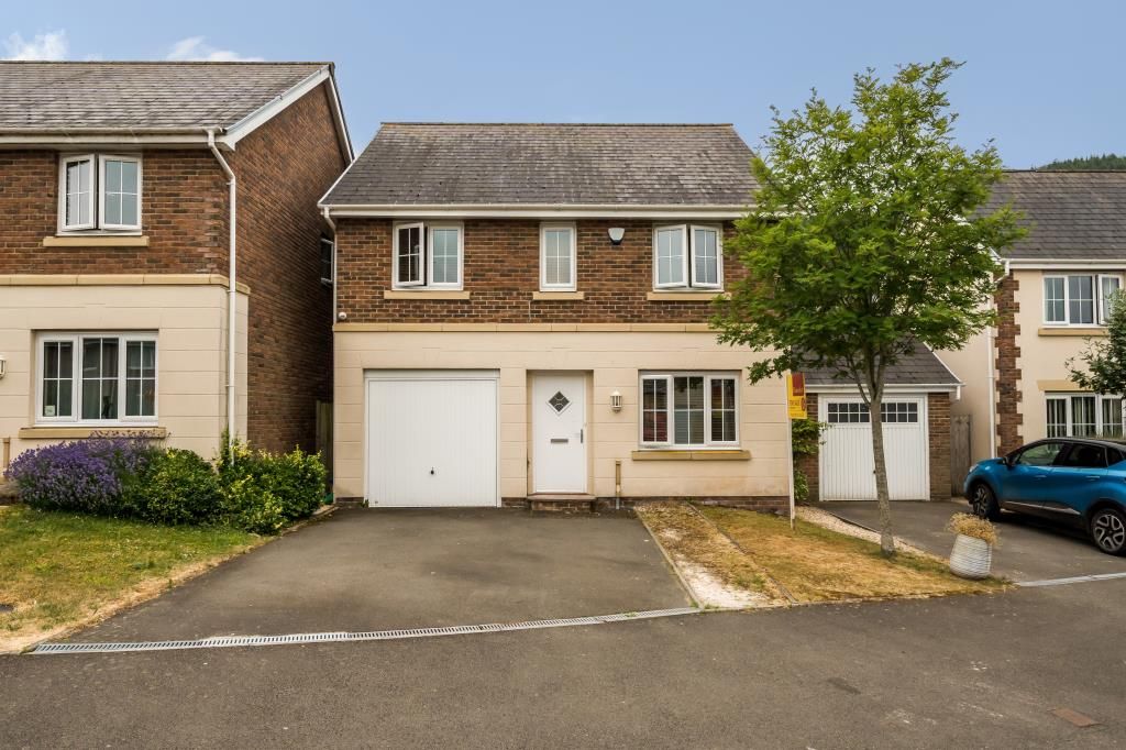 4 bed detached house for sale in Abergavenny, Llanfoist NP7, £415,000