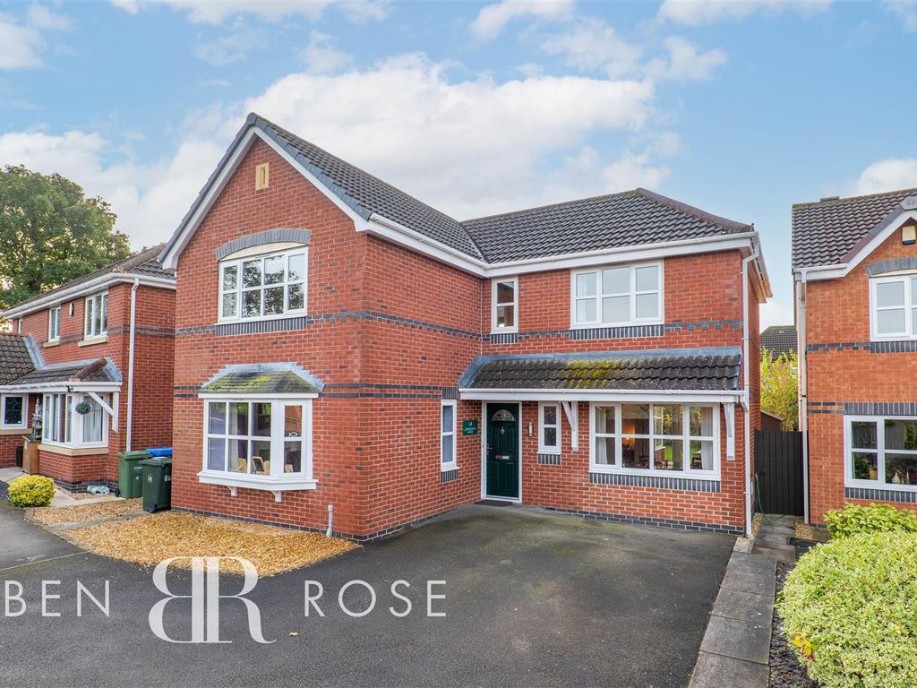 4 bed detached house for sale in Cyclamen Close, ClaytonLeWoods