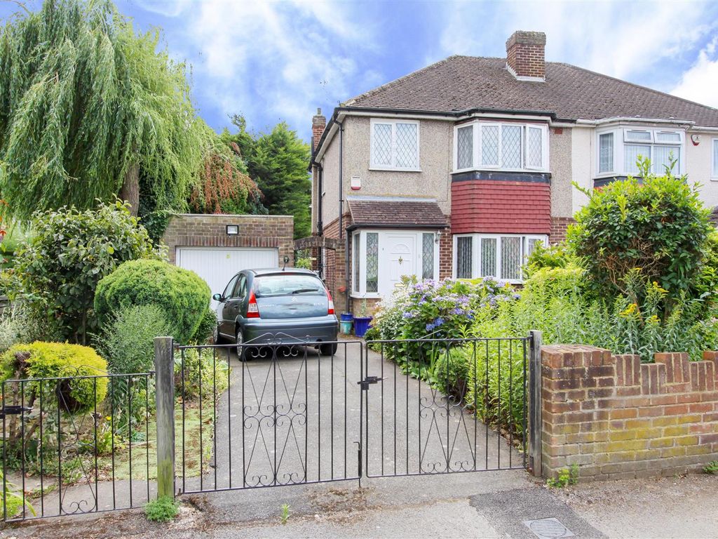 3 bed semidetached house for sale in Middleton Road, Hayes UB3, £