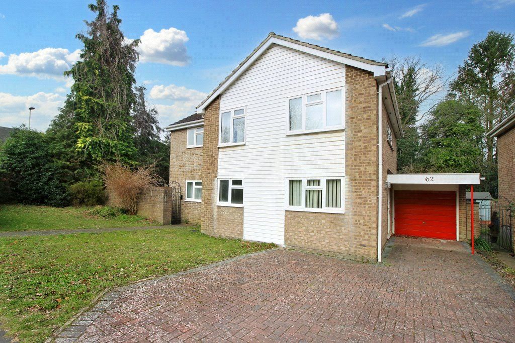 5 bed detached house for sale in Durnsford Avenue, Fleet, Hampshire