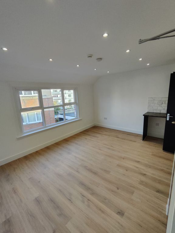 Room to rent in London Road, Reading RG1, £850 pcm Zoopla