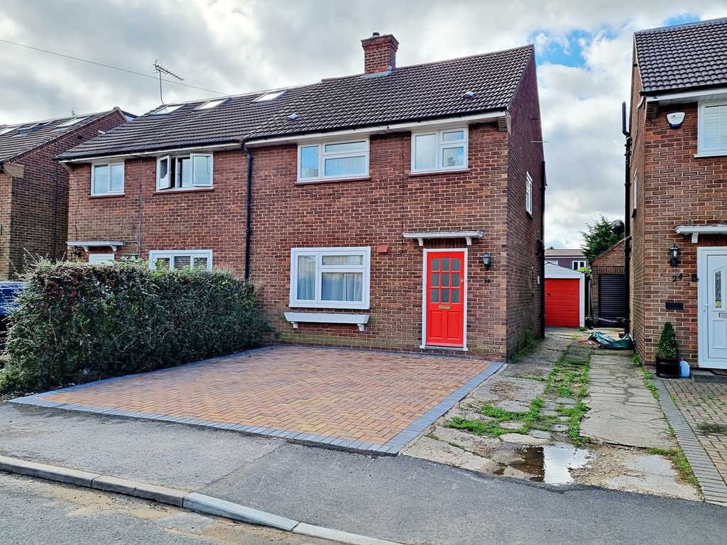 3 bed semidetached house to rent in Frampton Road, Potters Bar EN6, £