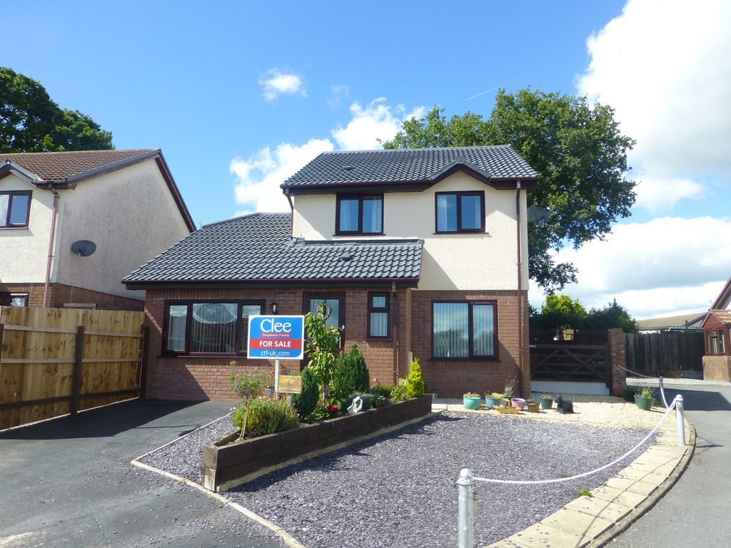 3 bed detached house for sale in Delfryn, Capel Hendre, Ammanford, Carmarthenshire. SA18 Zoopla