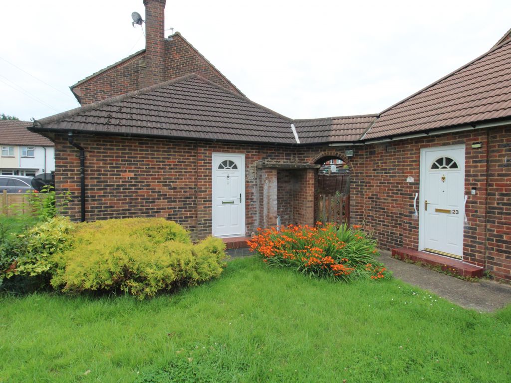 1 bed bungalow to rent in Knebworth Path, Borehamwood WD6, £1,275 pcm Zoopla