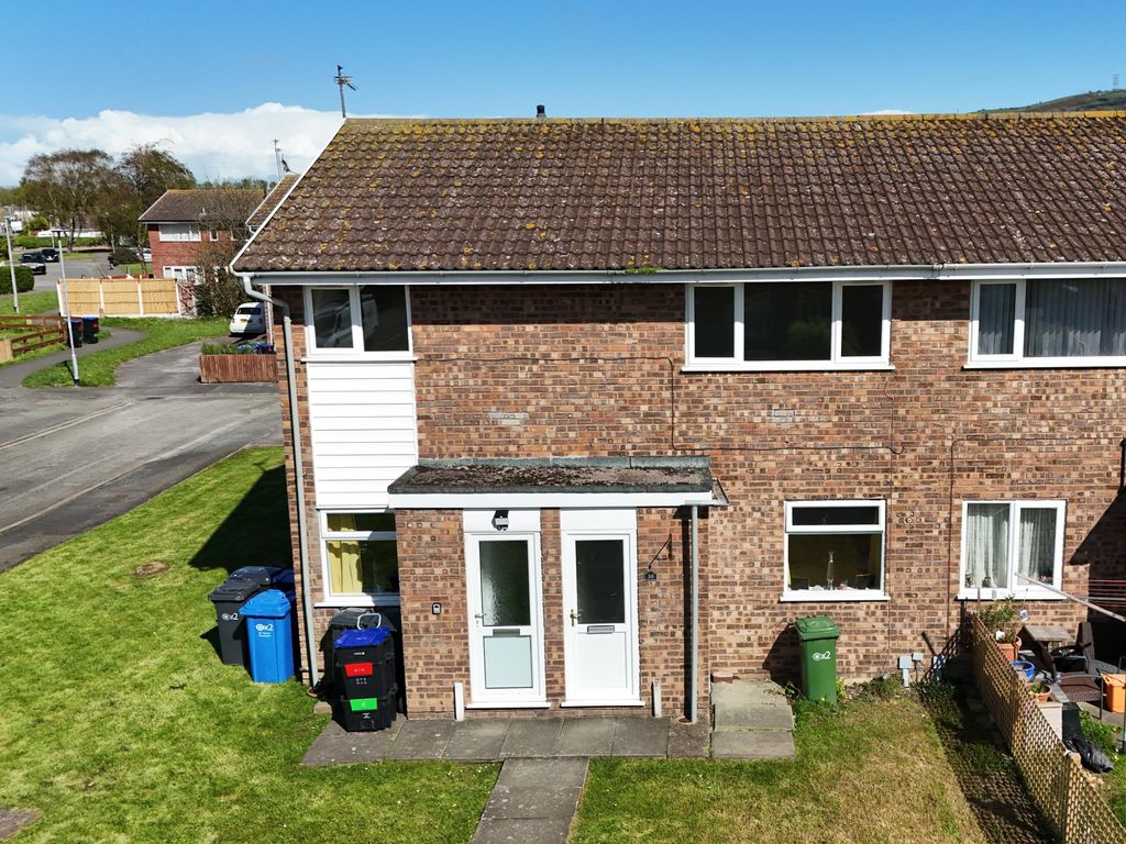 2 bed flat to rent in Lon Brynli, Prestatyn, Denbighshire LL19, £850