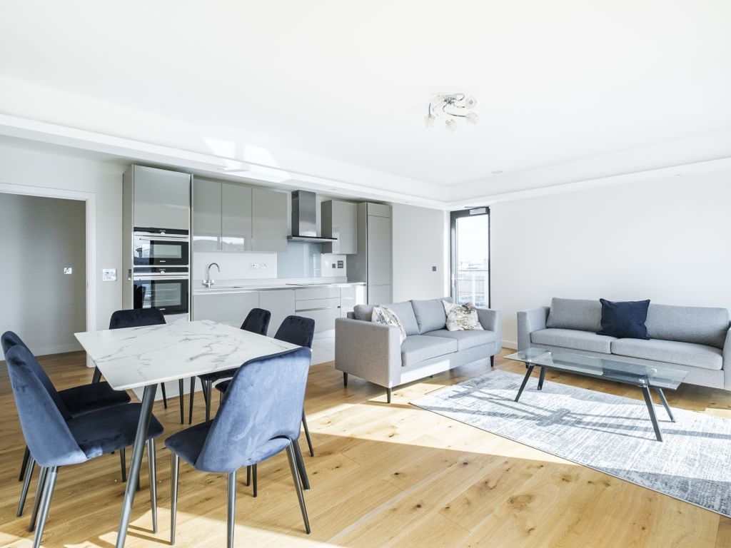 2 bed flat to rent in Cartwright Street, London E1, £3,500 pcm Zoopla