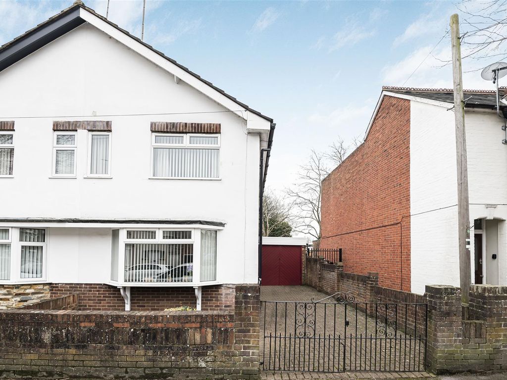 3 bed semidetached house for sale in Wantage Road, Reading RG30, £