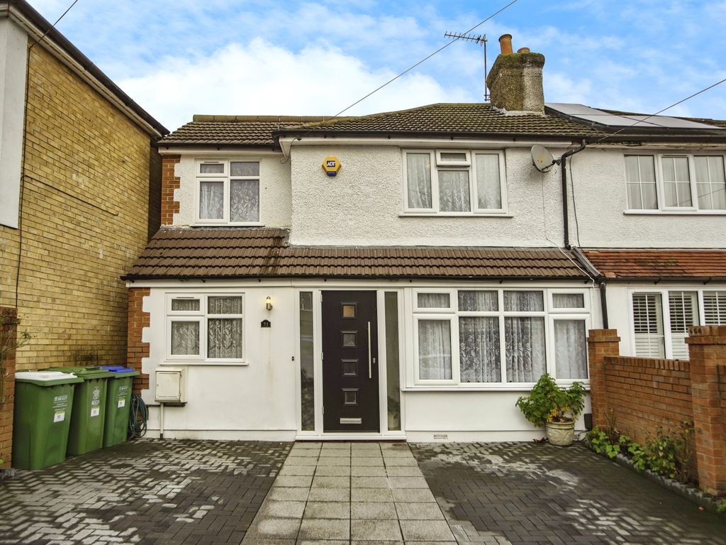 5 bed semidetached house for sale in Olron Crescent, Bexleyheath DA6