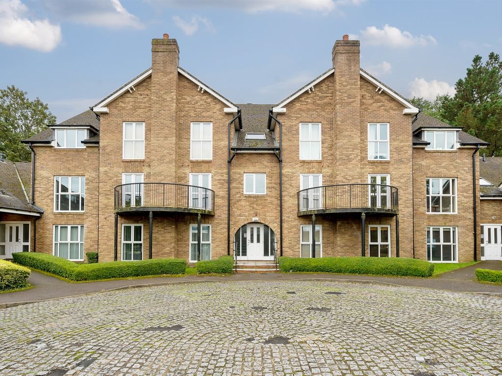 2 bed flat to rent in Drey House, Wokingham RG41, £1,400 pcm Zoopla